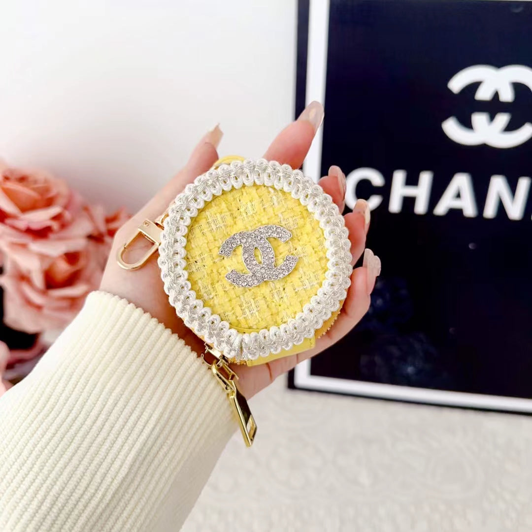 Luksuriøse Chanel AirPods -sak med speil