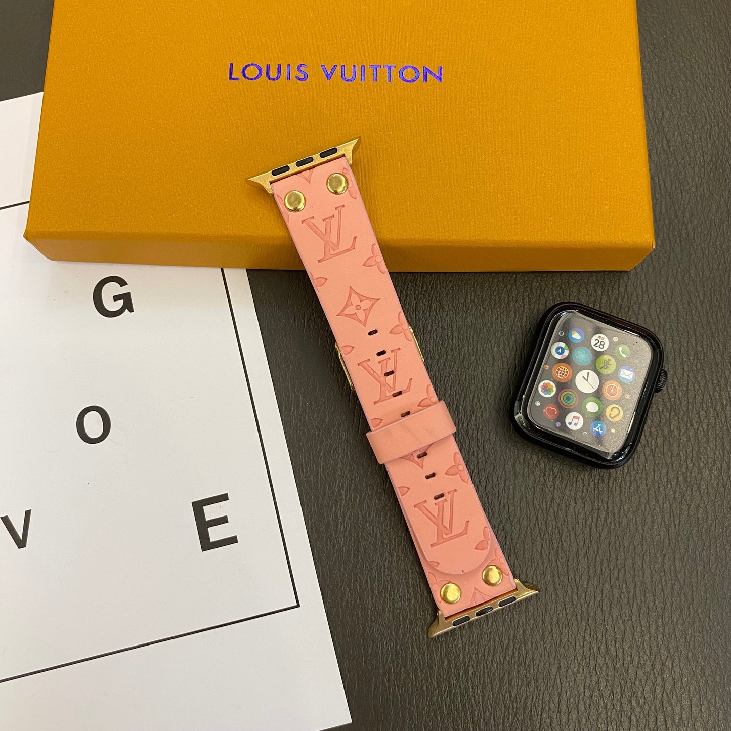 Armband de rechange Apple Avec Décoration en Rivets et Monogramme en Relief Watch Bands