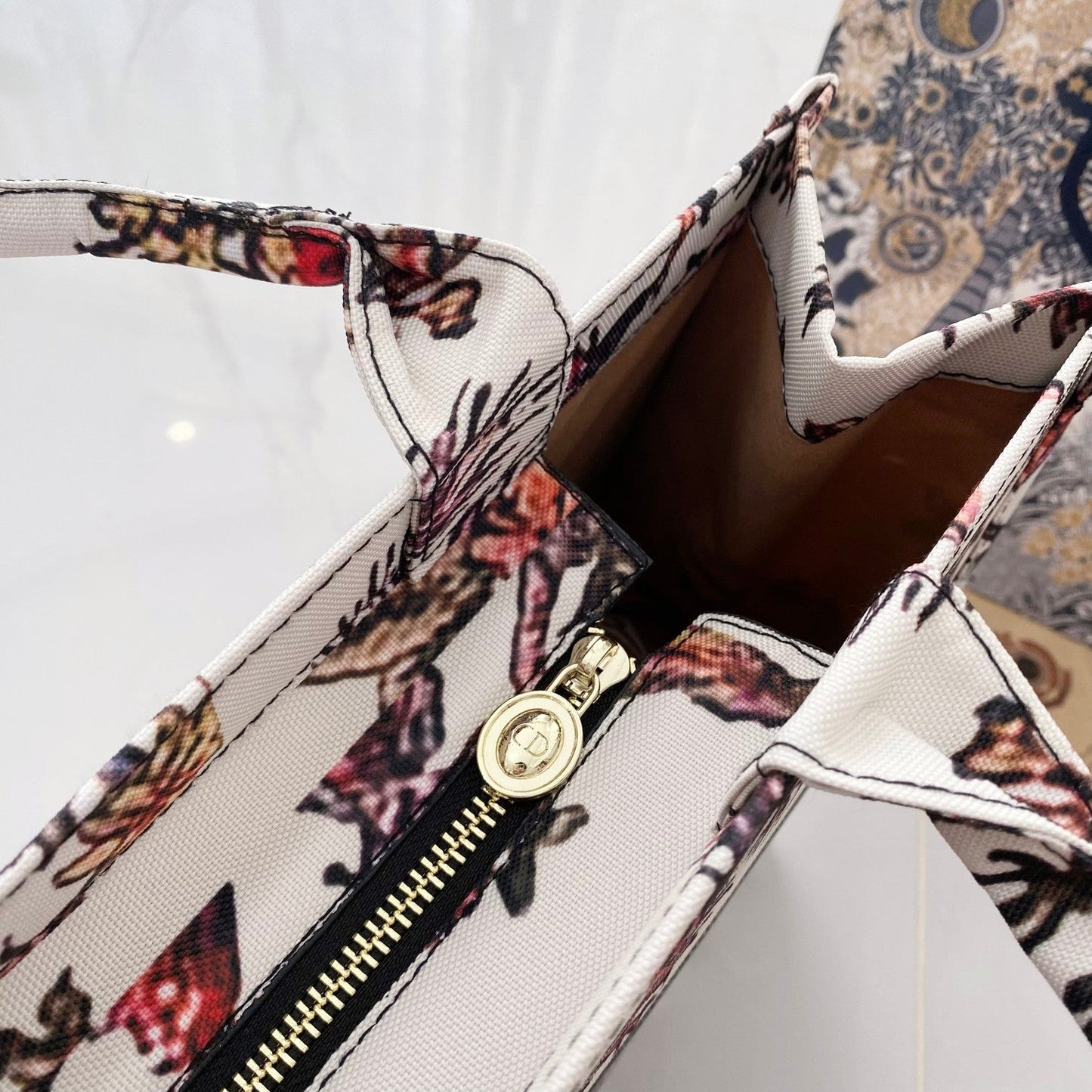 Elegant & Raffinert: Lett luksuriøs skinnveske