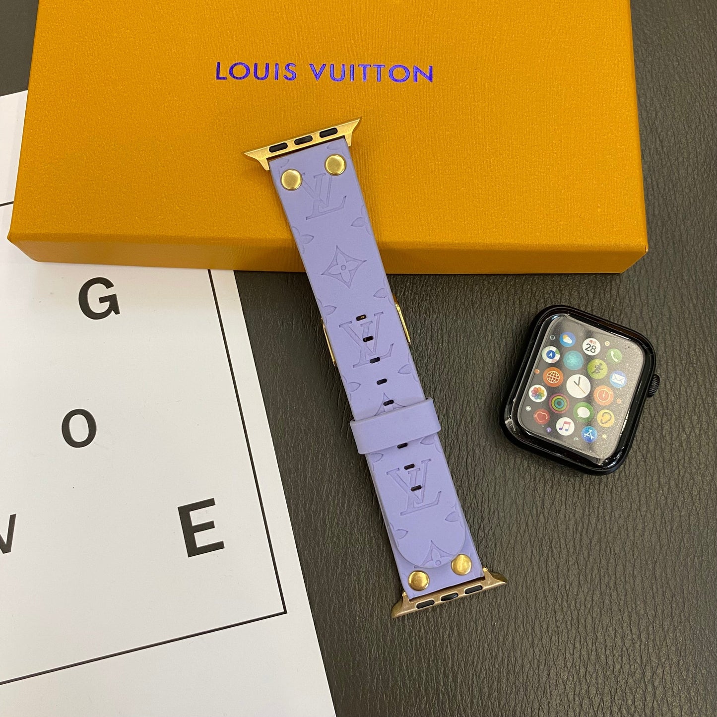 Armband de rechange Apple Avec Décoration en Rivets et Monogramme en Relief Watch Bands