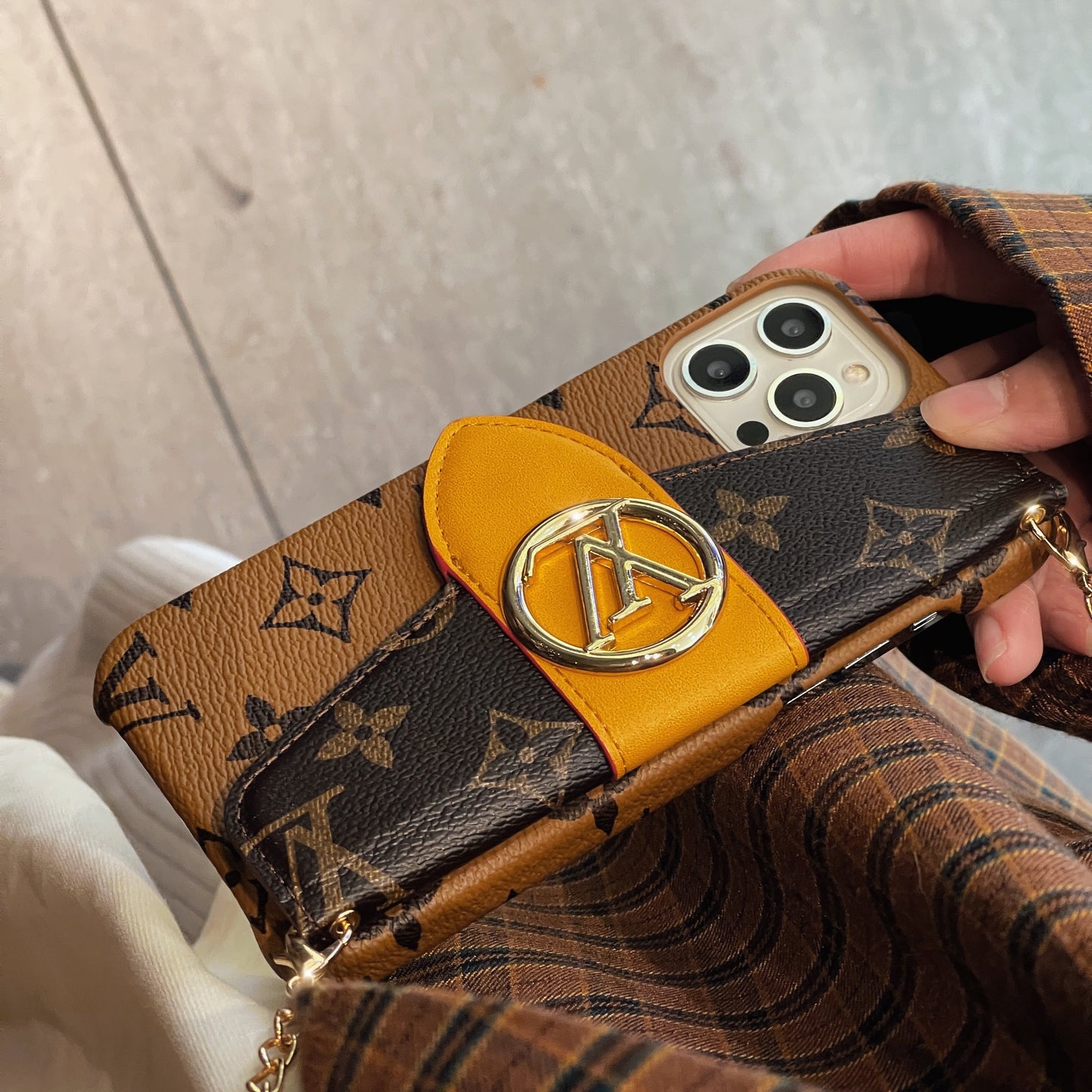 Lou Gold Crossbody -kaarthouder iPhone -hoes