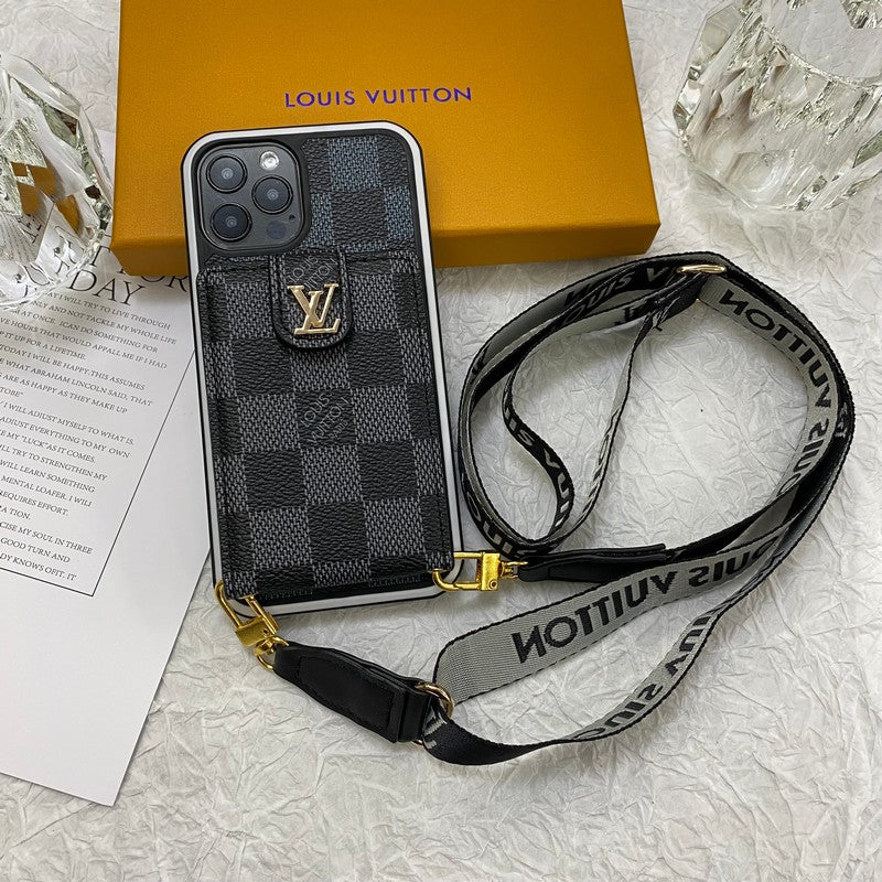 Lou Chain Chain Iphone Case