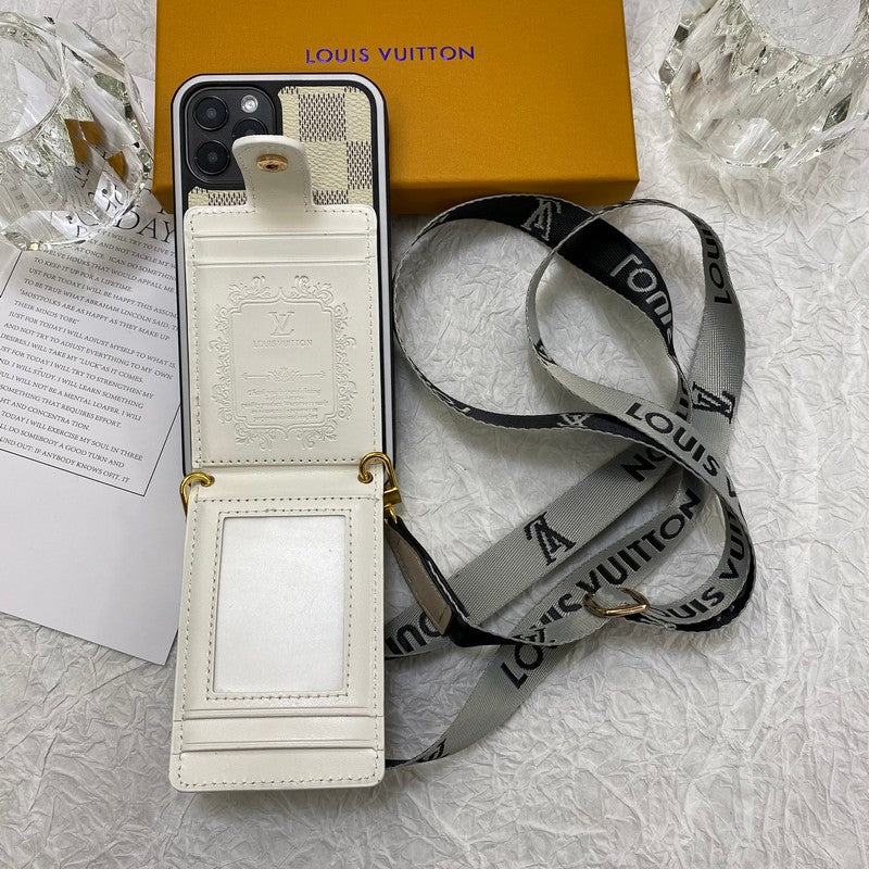 Lou Chain Chain Iphone Case