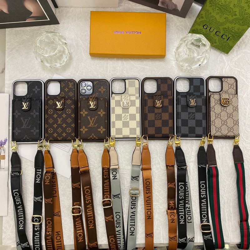Lou Chain Chain Iphone Case