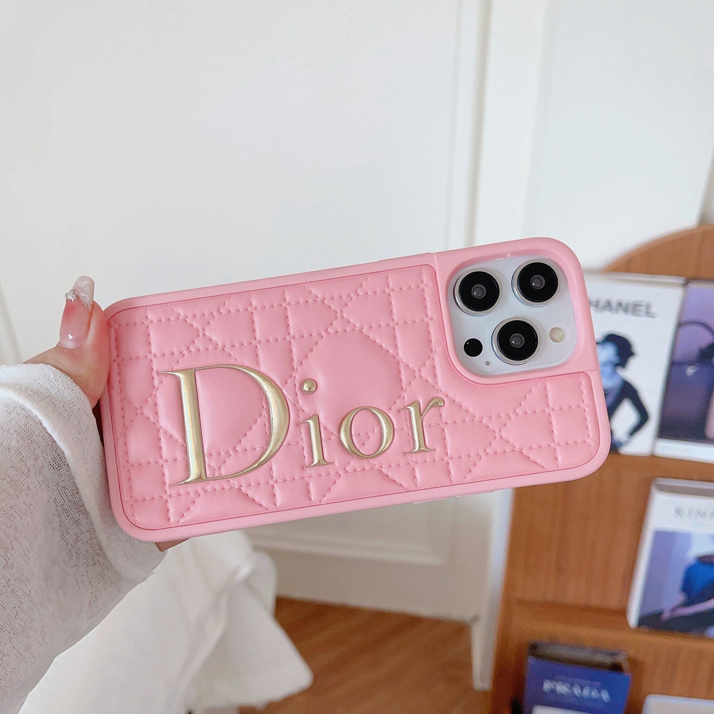 CD Gold Logo Leather iPhone -veske