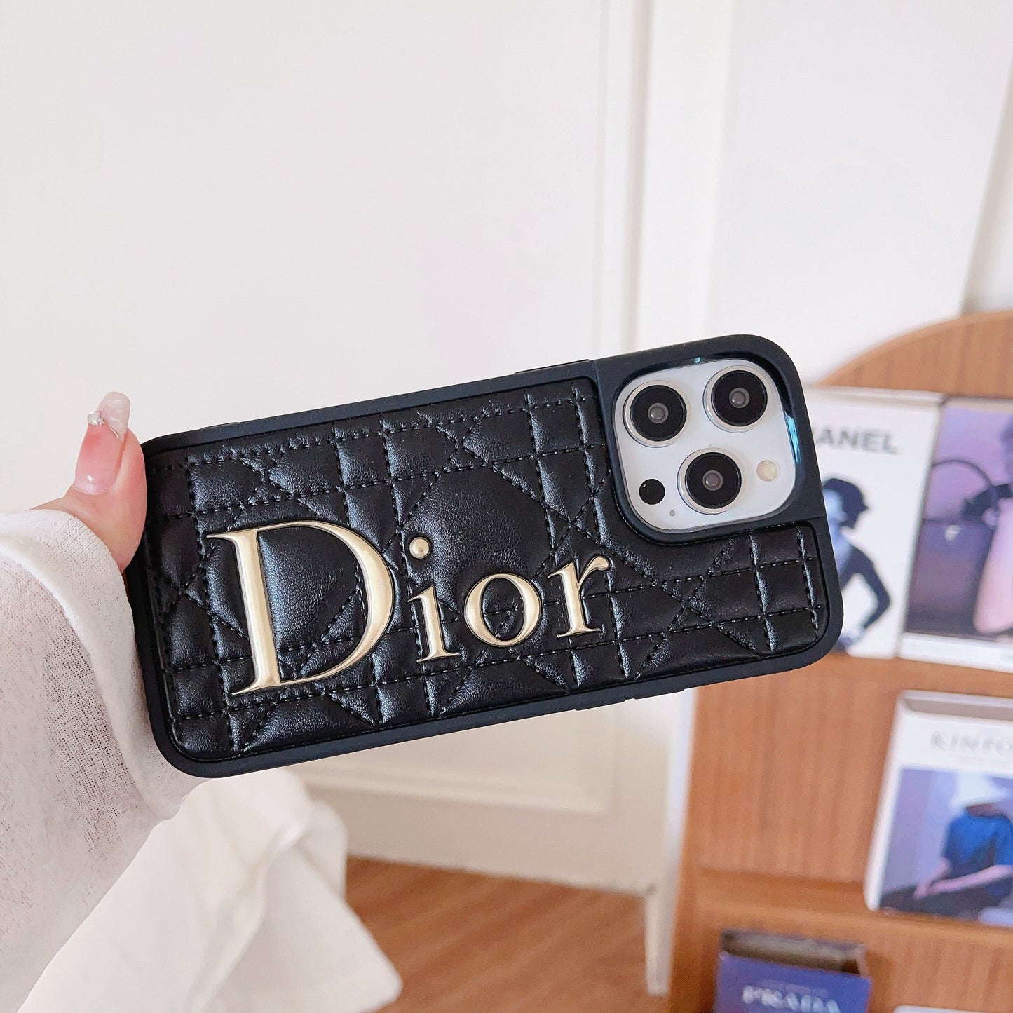 CD Gold Logo Leather iPhone -veske