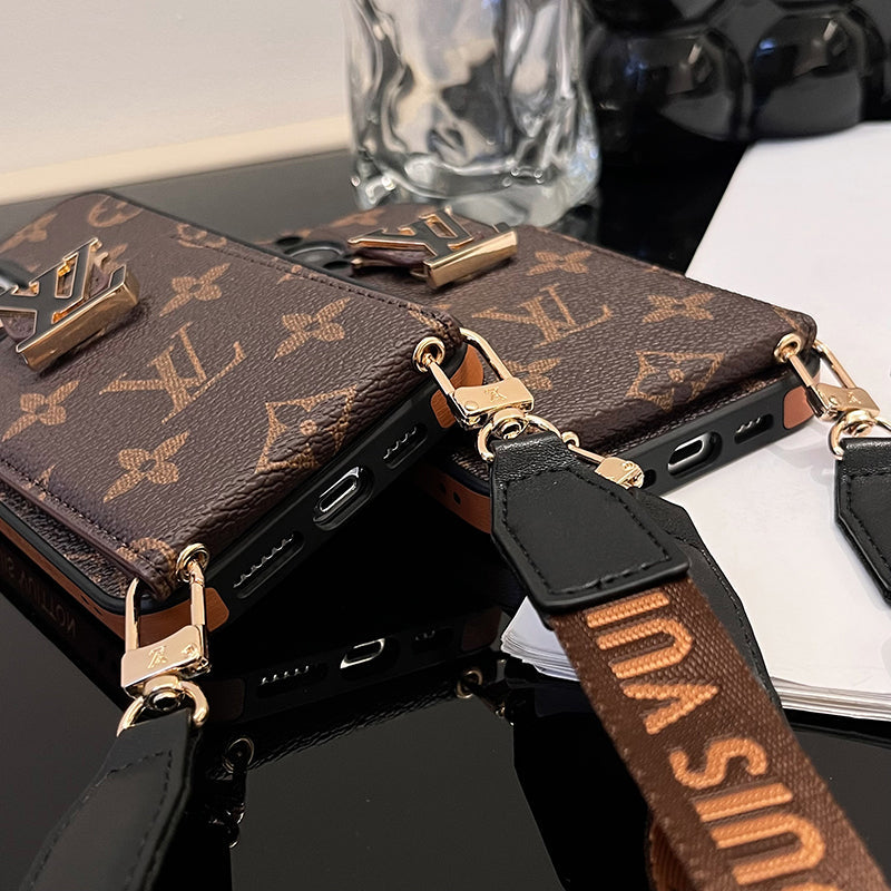 Lou Chain Chain Iphone Case