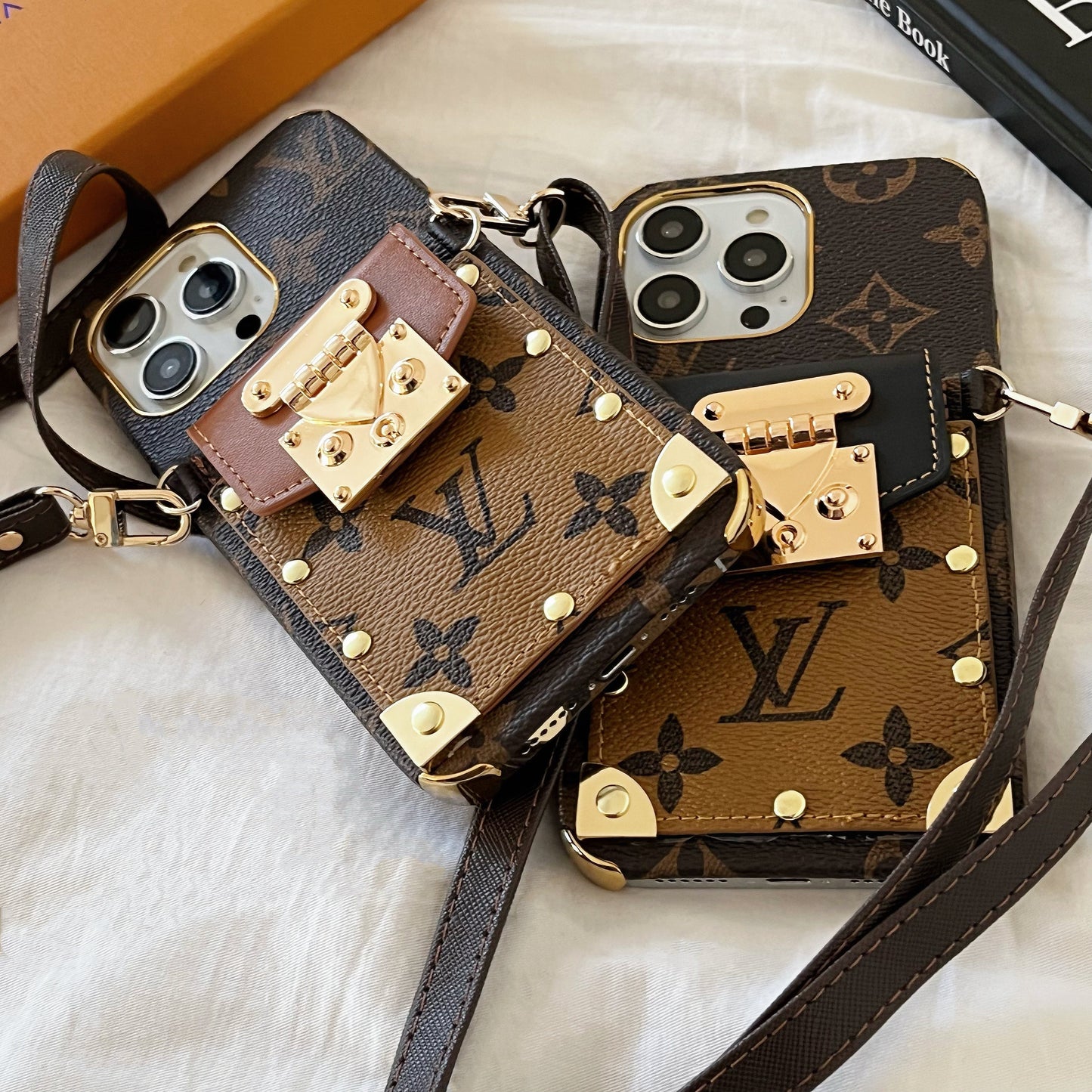 Lou Chain Leather iPhone -veske
