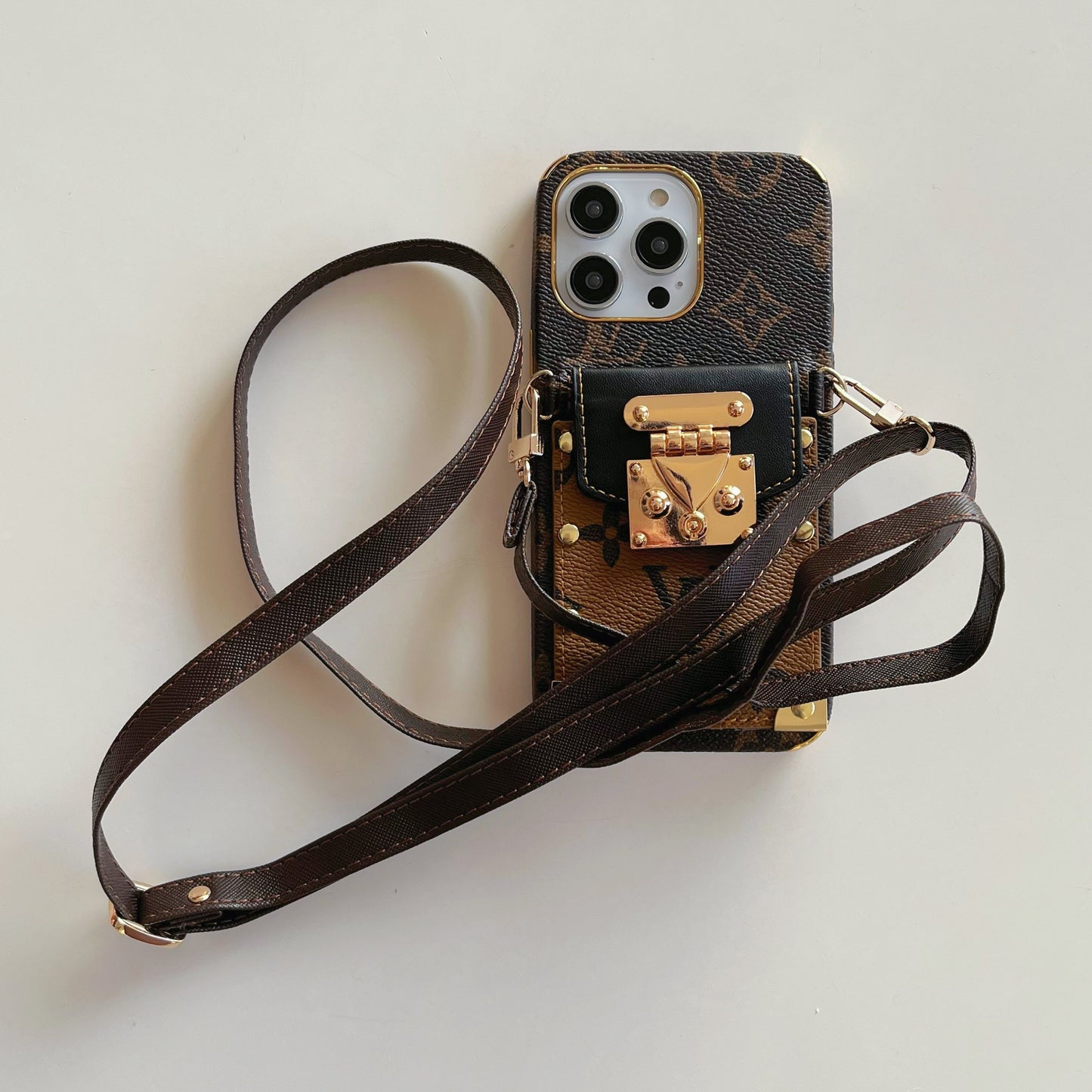 Lou Chain Leather iPhone -veske