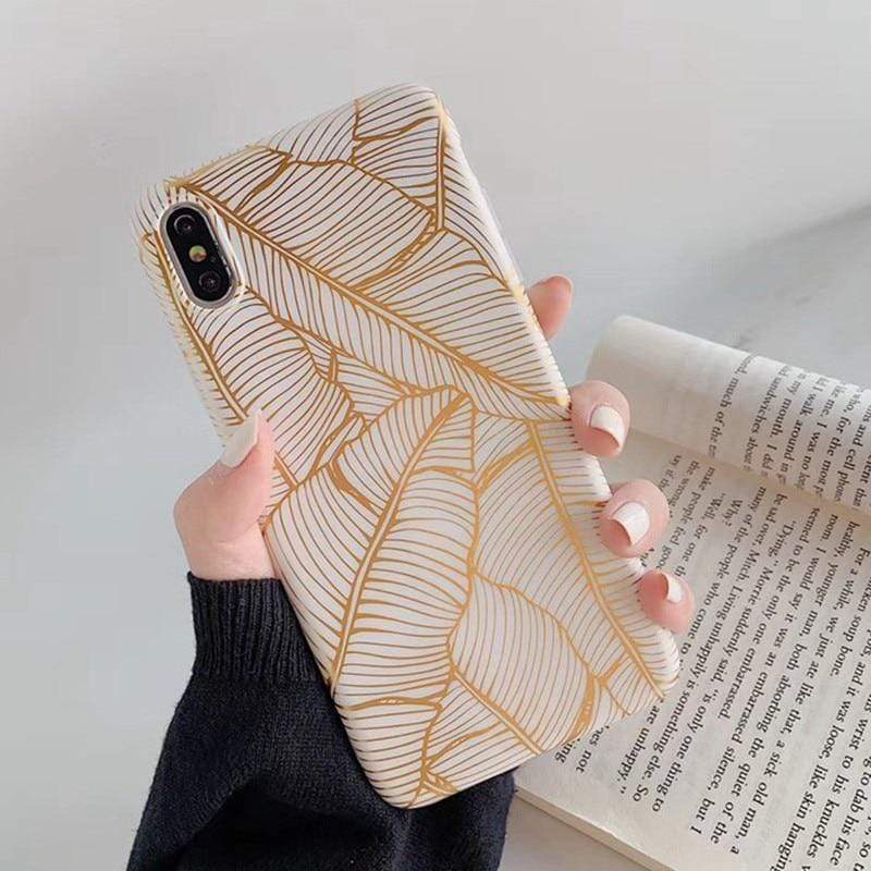 Estojo para iPhone de folhas douradas