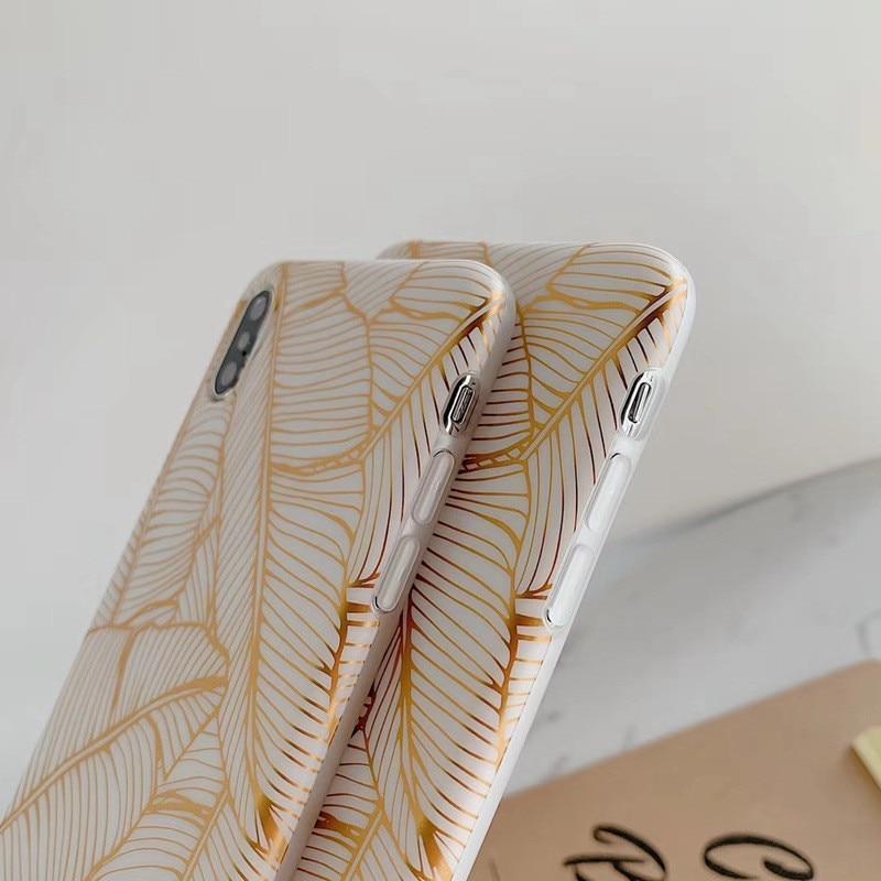 Estojo para iPhone de folhas douradas
