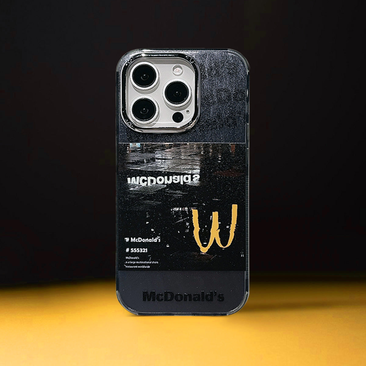 Takmarkað iPhone mál | Skyndibitastaður í rigningunni