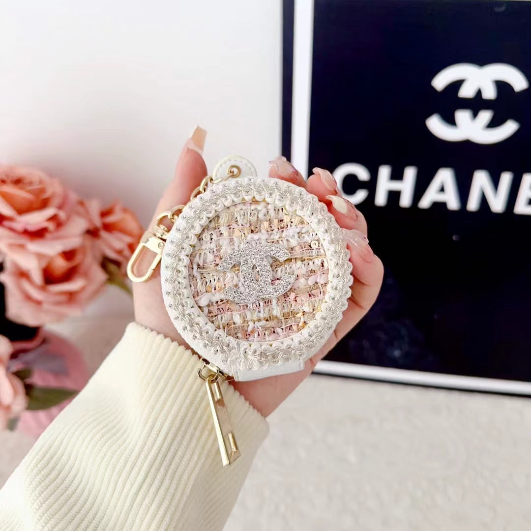Luksuriøse Chanel AirPods -sak med speil