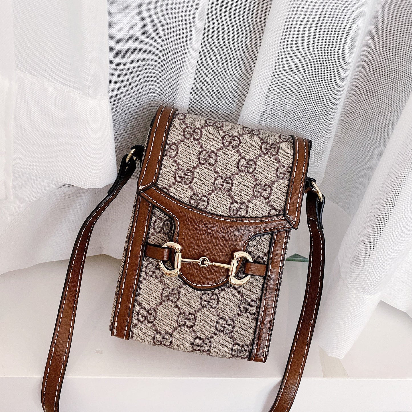 GG Crossbody skinnpose