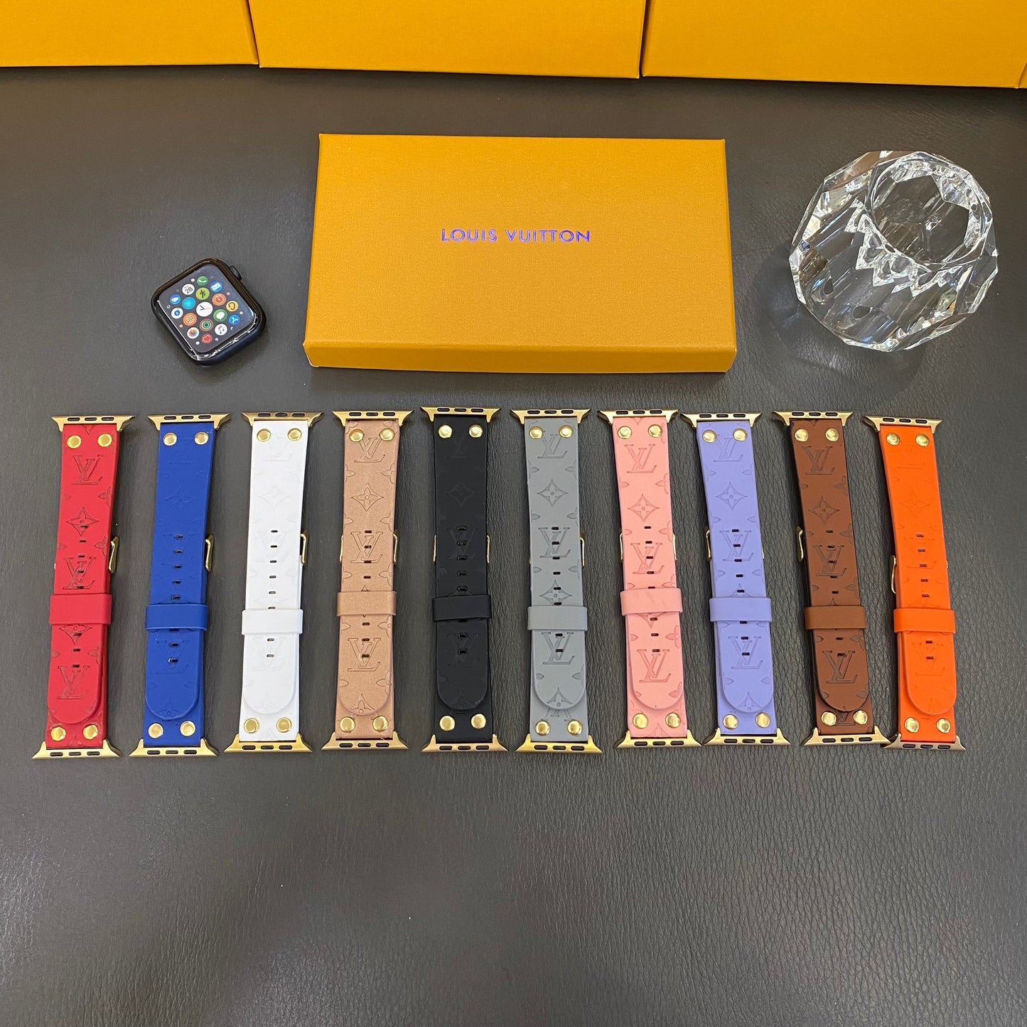 Armband de rechange Apple Avec Décoration en Rivets et Monogramme en Relief Watch Bands