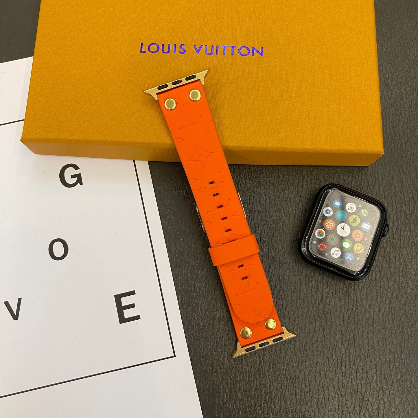 Armband de rechange Apple Avec Décoration en Rivets et Monogramme en Relief Watch Bands