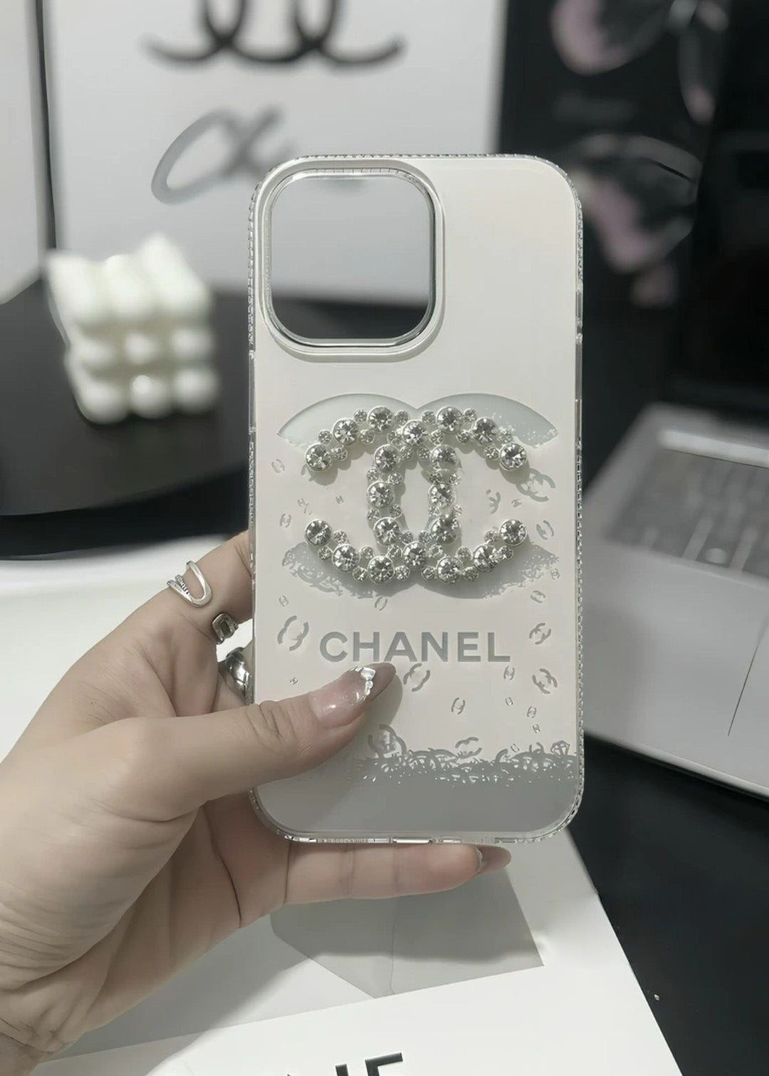 C.C Capa de cristal luxuosa para iPhone com pulseira