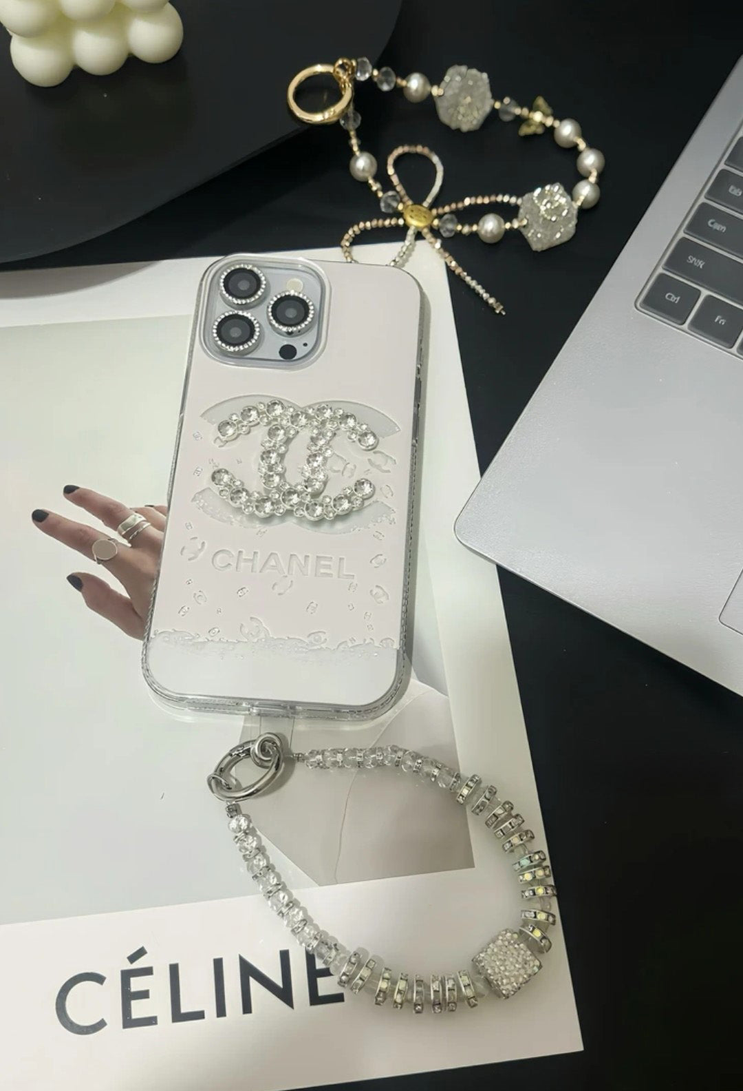 C.C Capa de cristal luxuosa para iPhone com pulseira