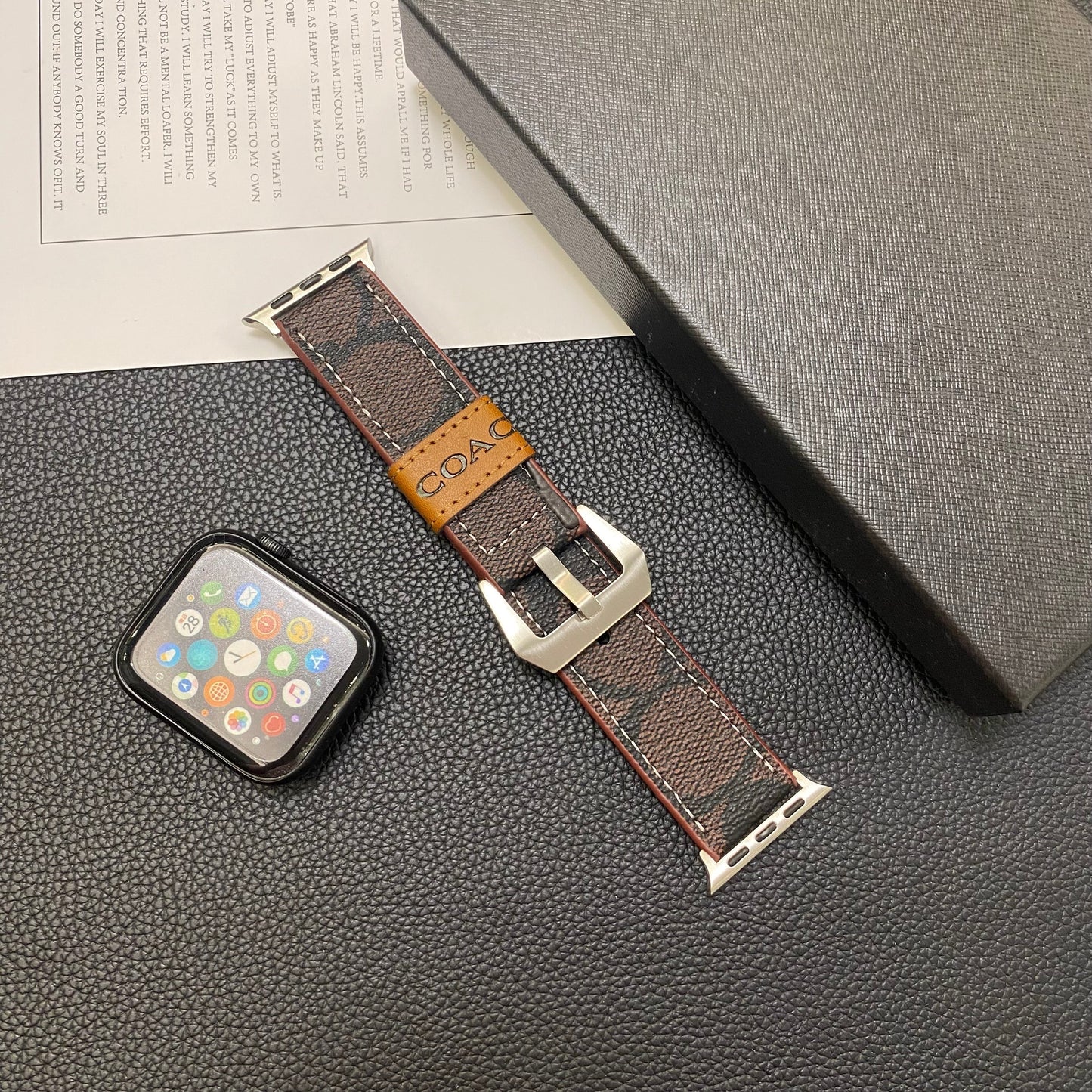 Coach de couro Apple Watch Band Dark Brown-YHK244221710