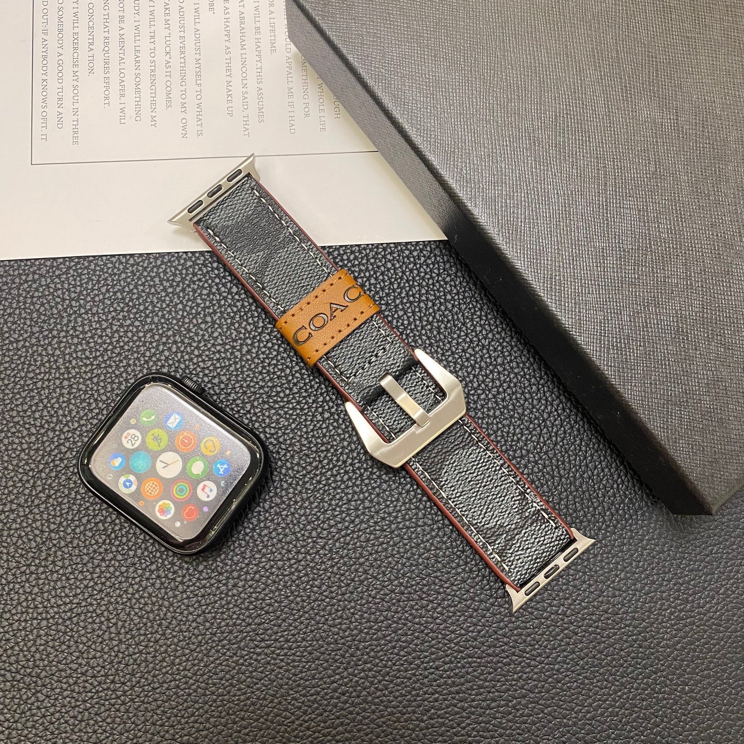 Coach de couro Apple Watch Band Black-YHK244221710