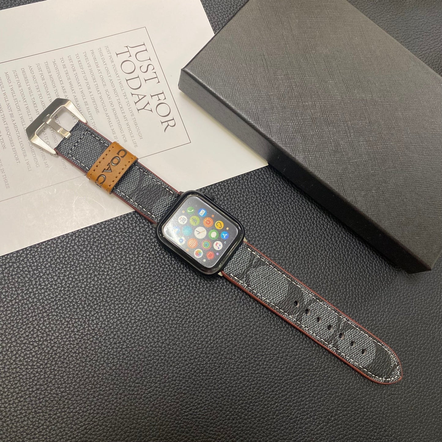 Coach de couro Apple Watch Band Black-YHK244221710