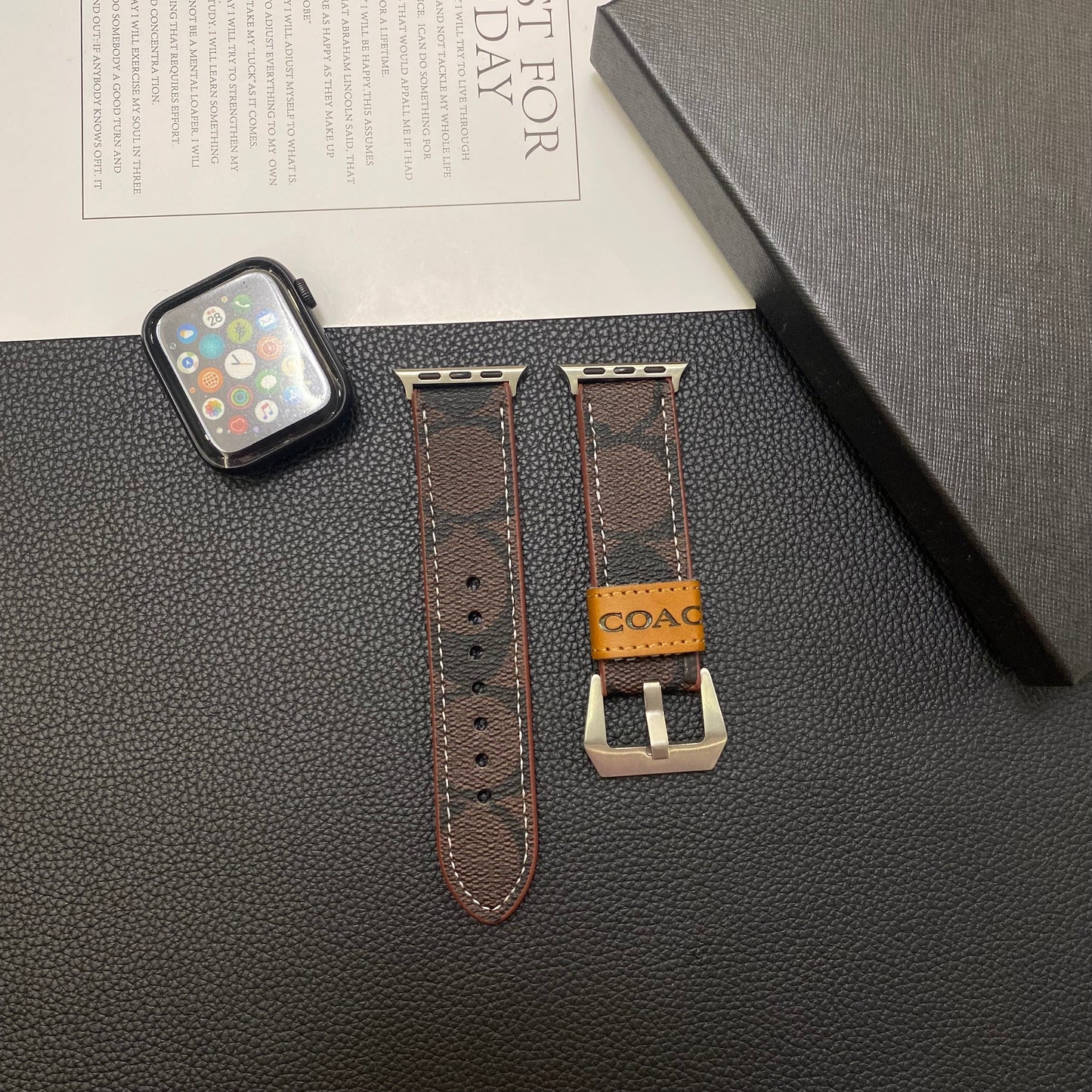 Coach de couro Apple Watch Band Dark Brown-YHK244221710