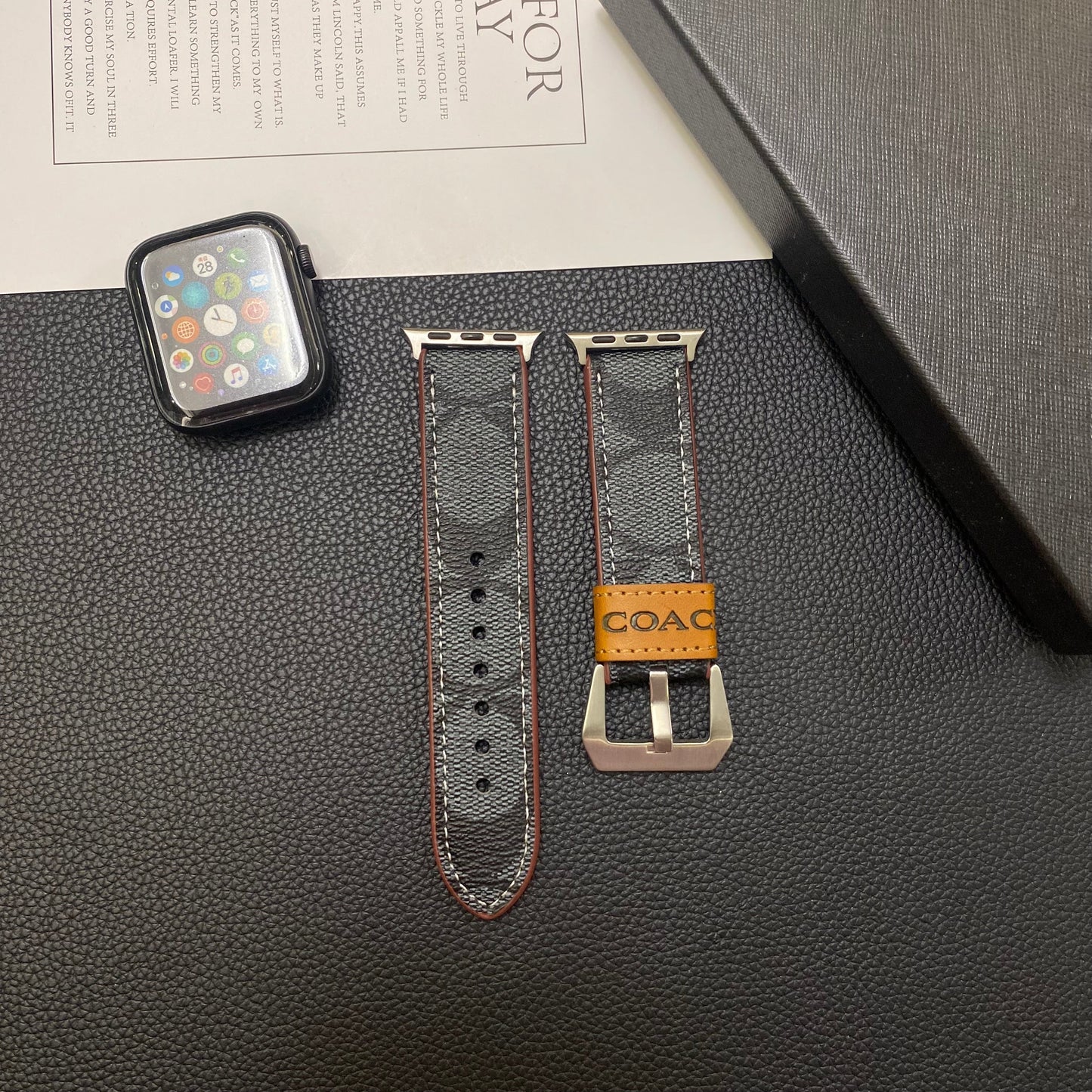 Coach de couro Apple Watch Band Black-YHK244221710