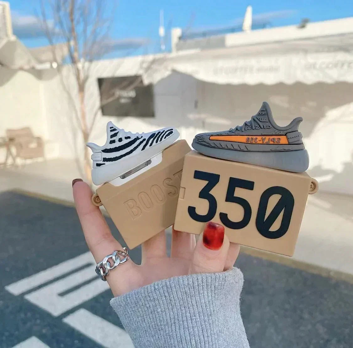Yeezy boost 350 airpods saker