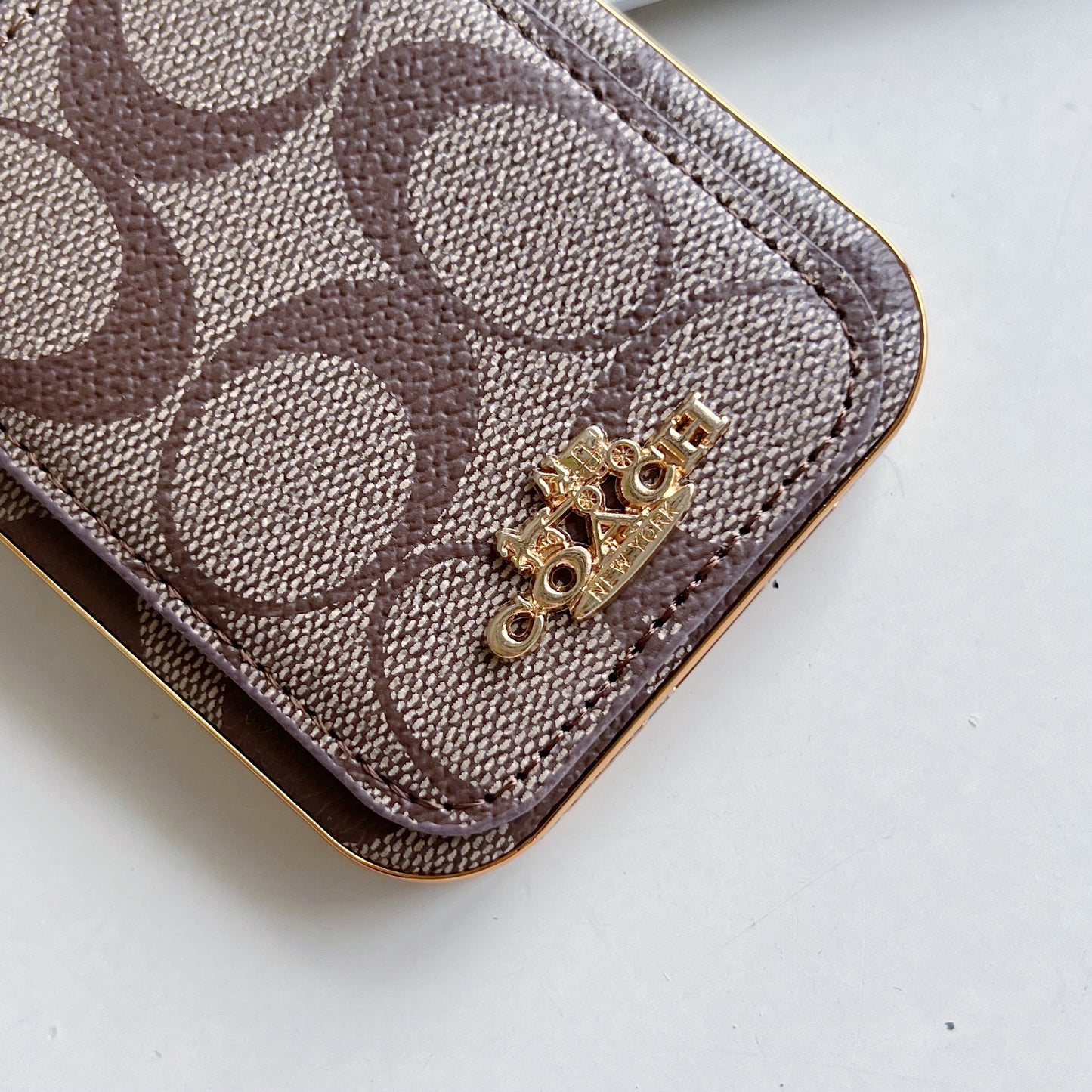 Coach iPhone Case með kortahafa kaffi -kb241651