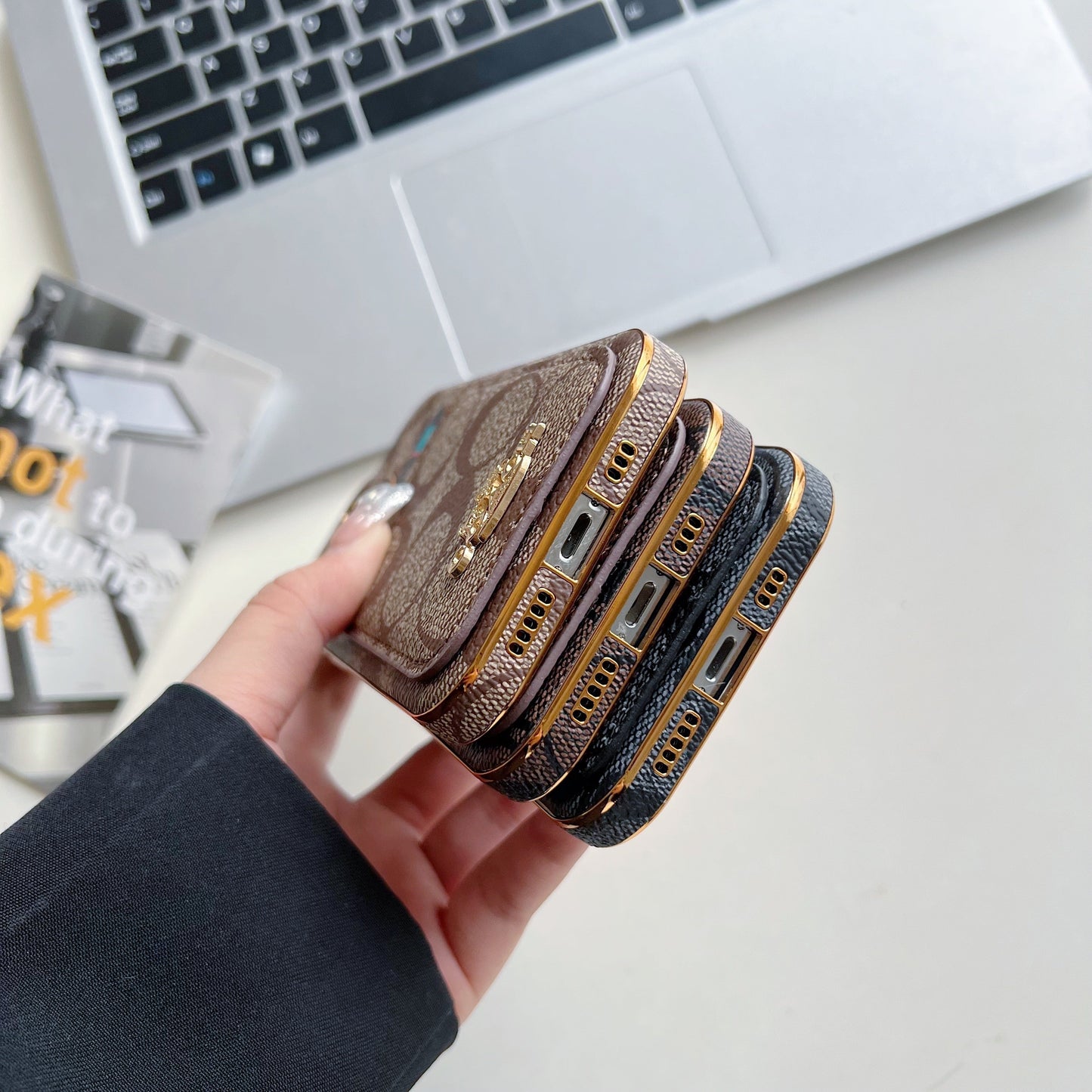 Coach iPhone Case með kortahafa kaffi -kb241651