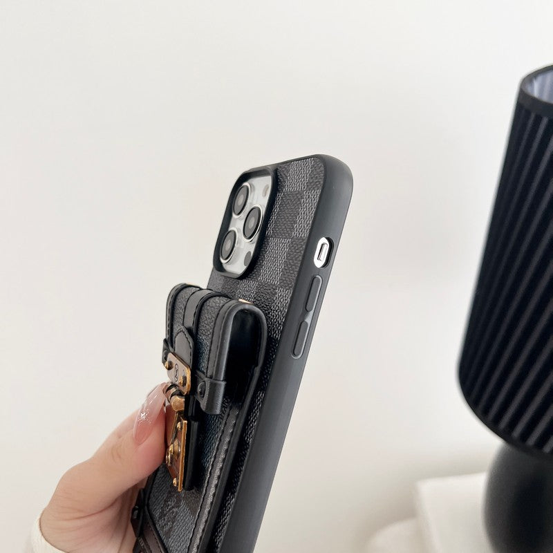 Lou Black & Capa de iPhone com corrente transversal branca