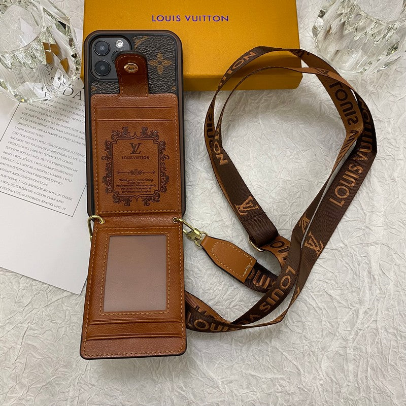 Lou Chain Chain Iphone Case