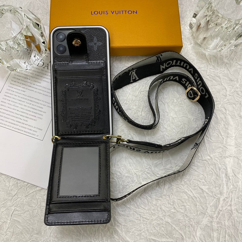 Lou Chain Chain Iphone Case