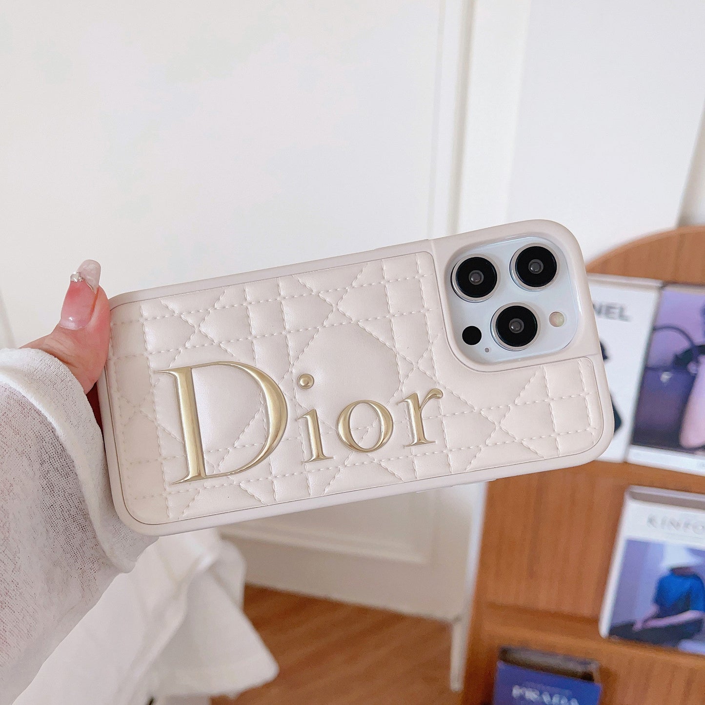 CD Gold Logo Leather iPhone -veske