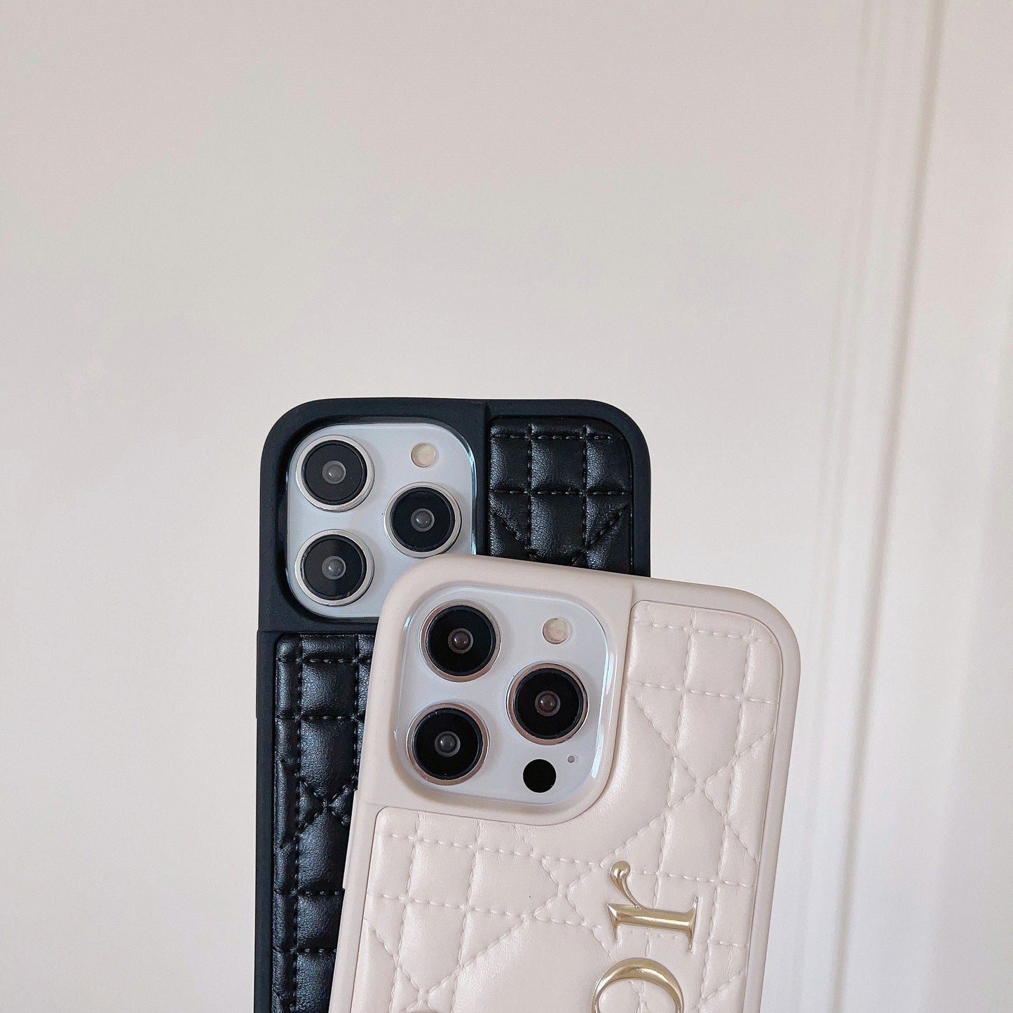 CD Gold Logo Leather iPhone -veske