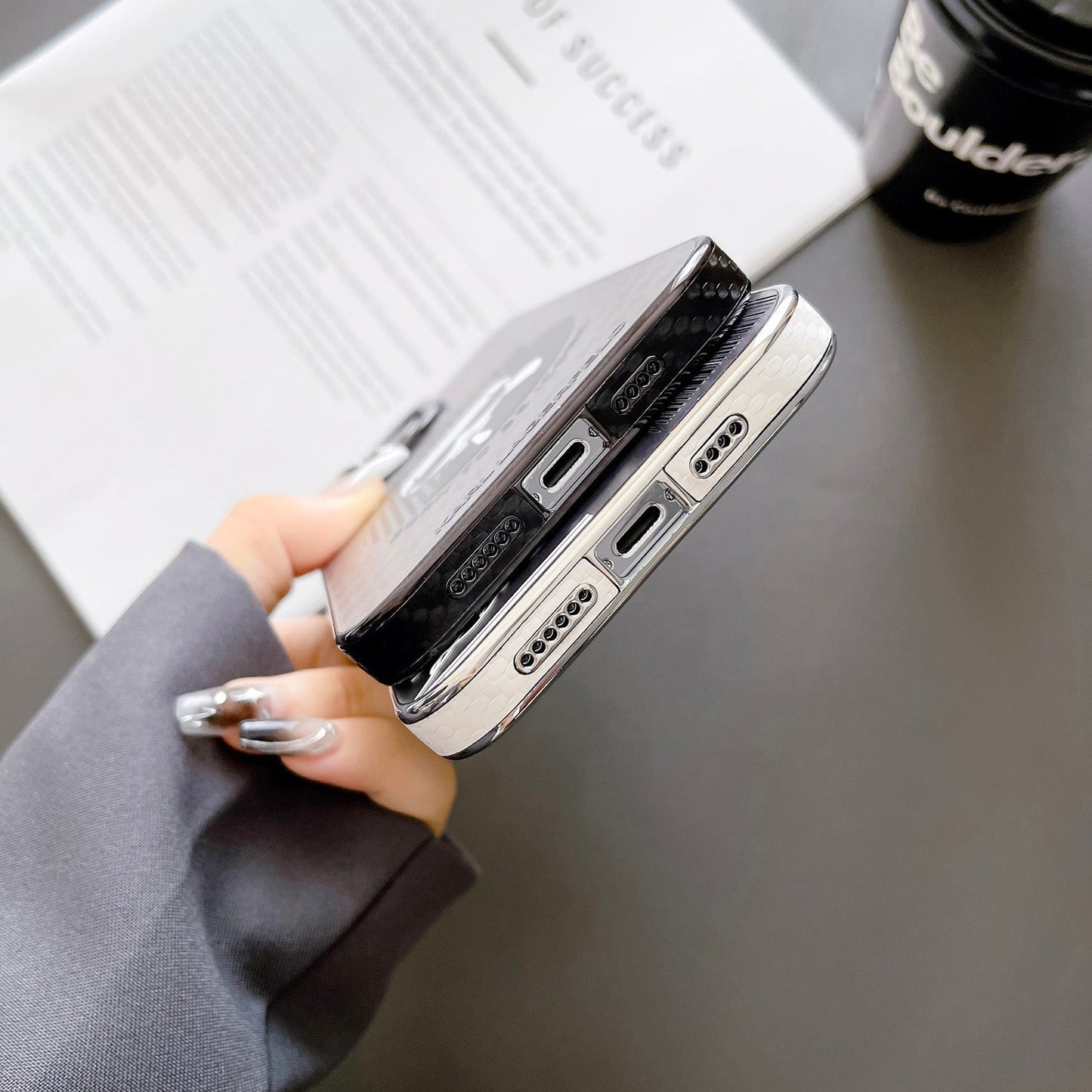 Karl iPhoneケースA37 A38