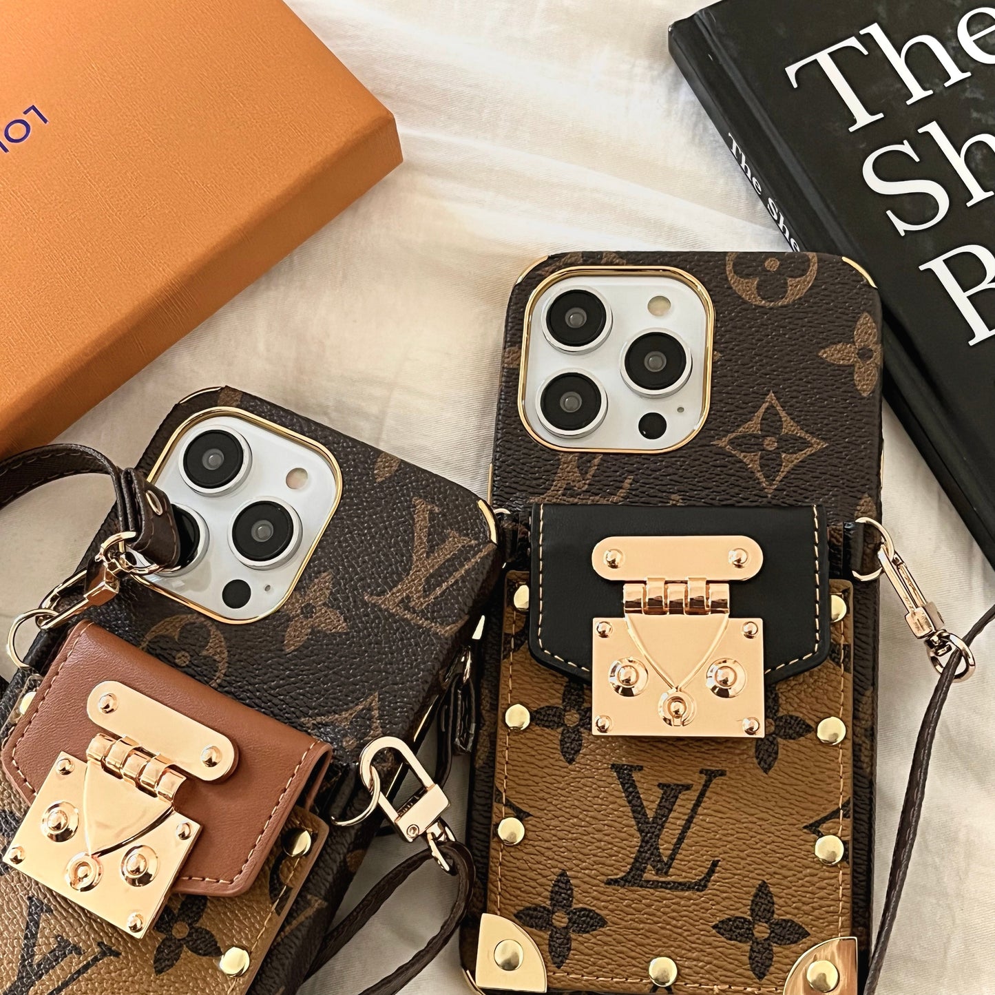 Lou Chain Leather iPhone -veske