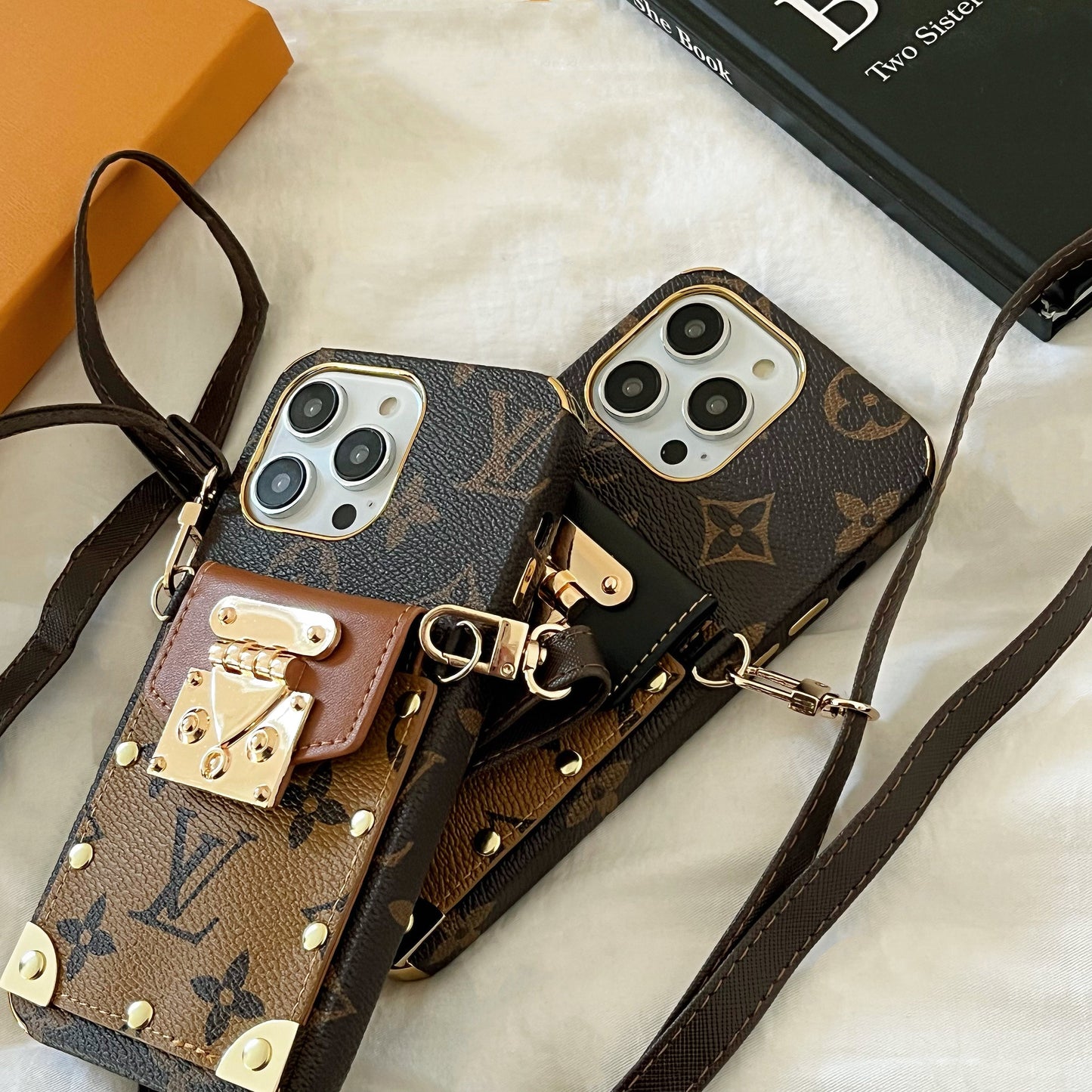 Lou Chain Leather iPhone -veske