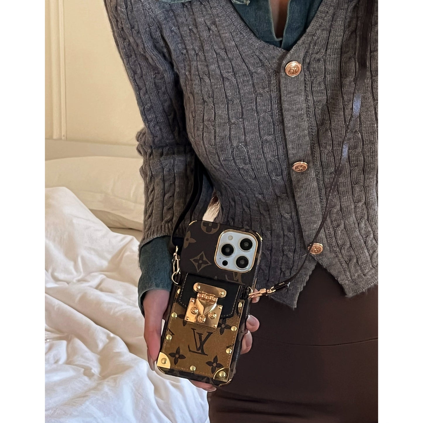 Lou Chain Leather iPhone -veske