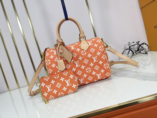 Classic Luxury Crossbody Dual-Use Bag 02