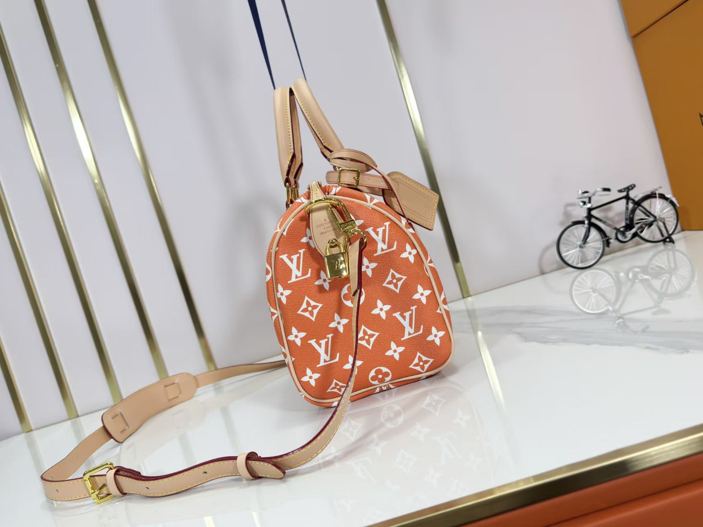 Classic Luxury Crossbody Dual-Use Bag 02