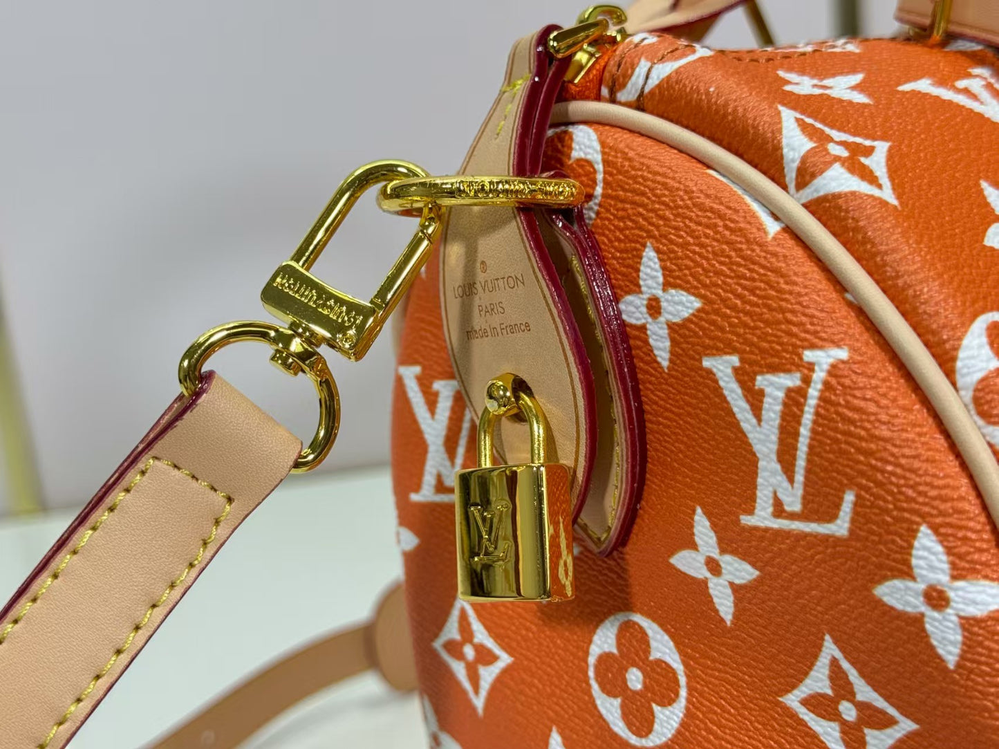 Classic Luxury Crossbody Dual-Use Bag 02
