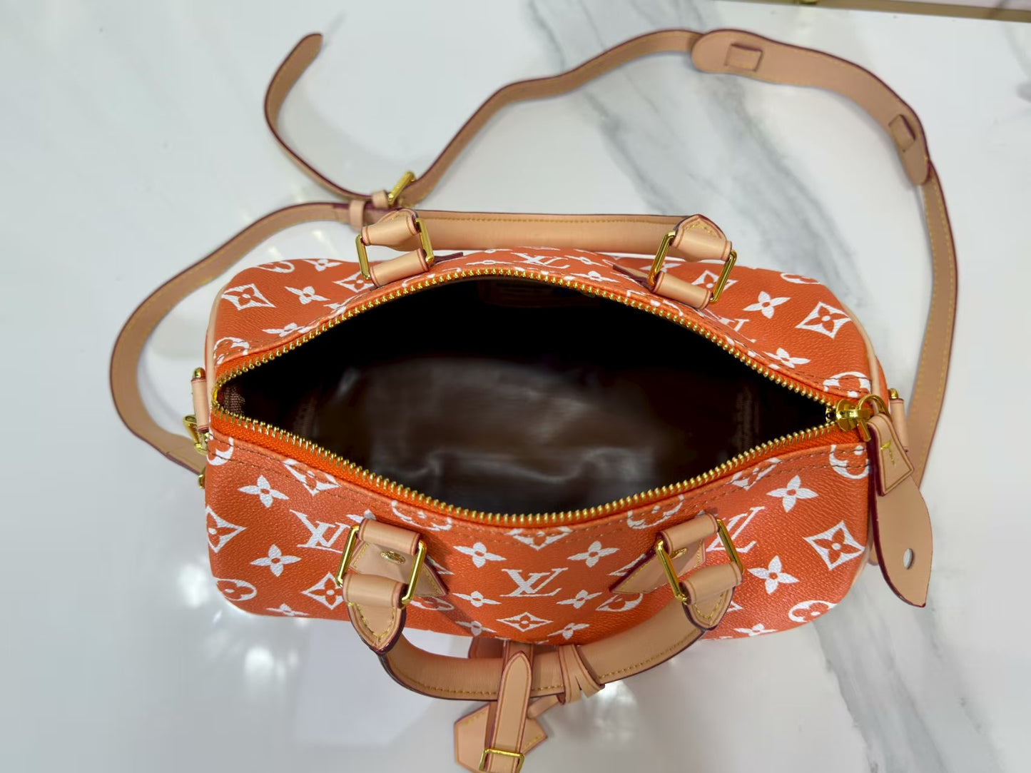 Classic Luxury Crossbody Dual-Use Bag 02